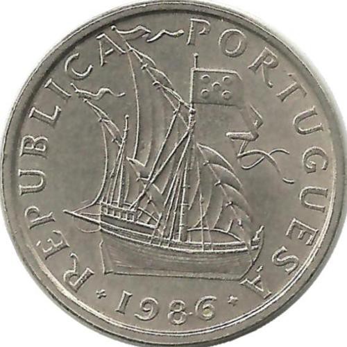 Парусный корабль. Малая каравелла. Монета 5 эскудо. 1986 год, Португалия.